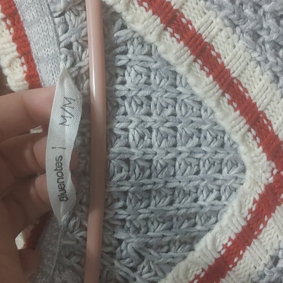 Blue note knitted sweater - Picture 4 of 4
